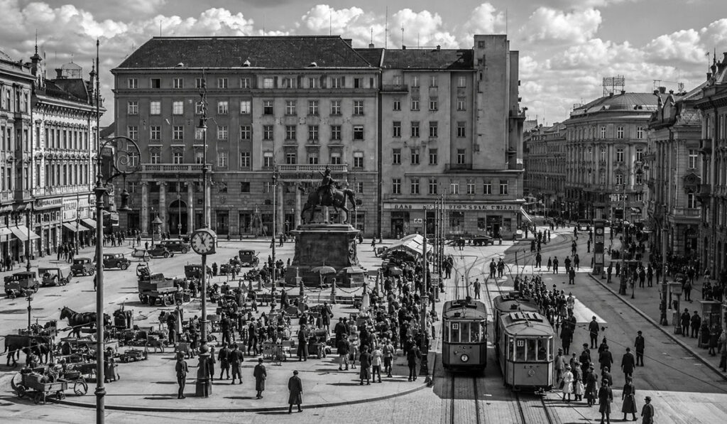Povijesni prikaz razvoja business brokerage industrije od 1920-ih godina do danas.