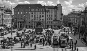 Povijesni prikaz razvoja business brokerage industrije od 1920-ih godina do danas.
